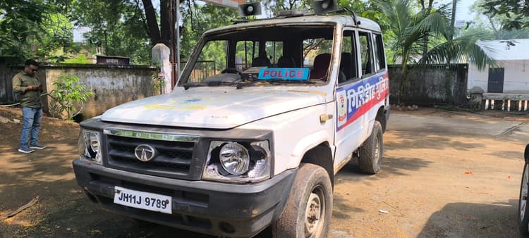 Giridih News :साइबर पुलिस पर हमला कर ग्रामीणों ने आरोपी को छुड़ाया, कई पुलिसकर्मी घायल, वाहन क्षतिग्रस्त