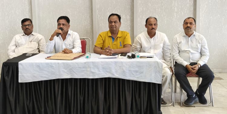 Giridih News :अनमैप्ड मतदाताओं का मैपिंग में मदद करें बीएलए टू : सुदिव्य कुमार