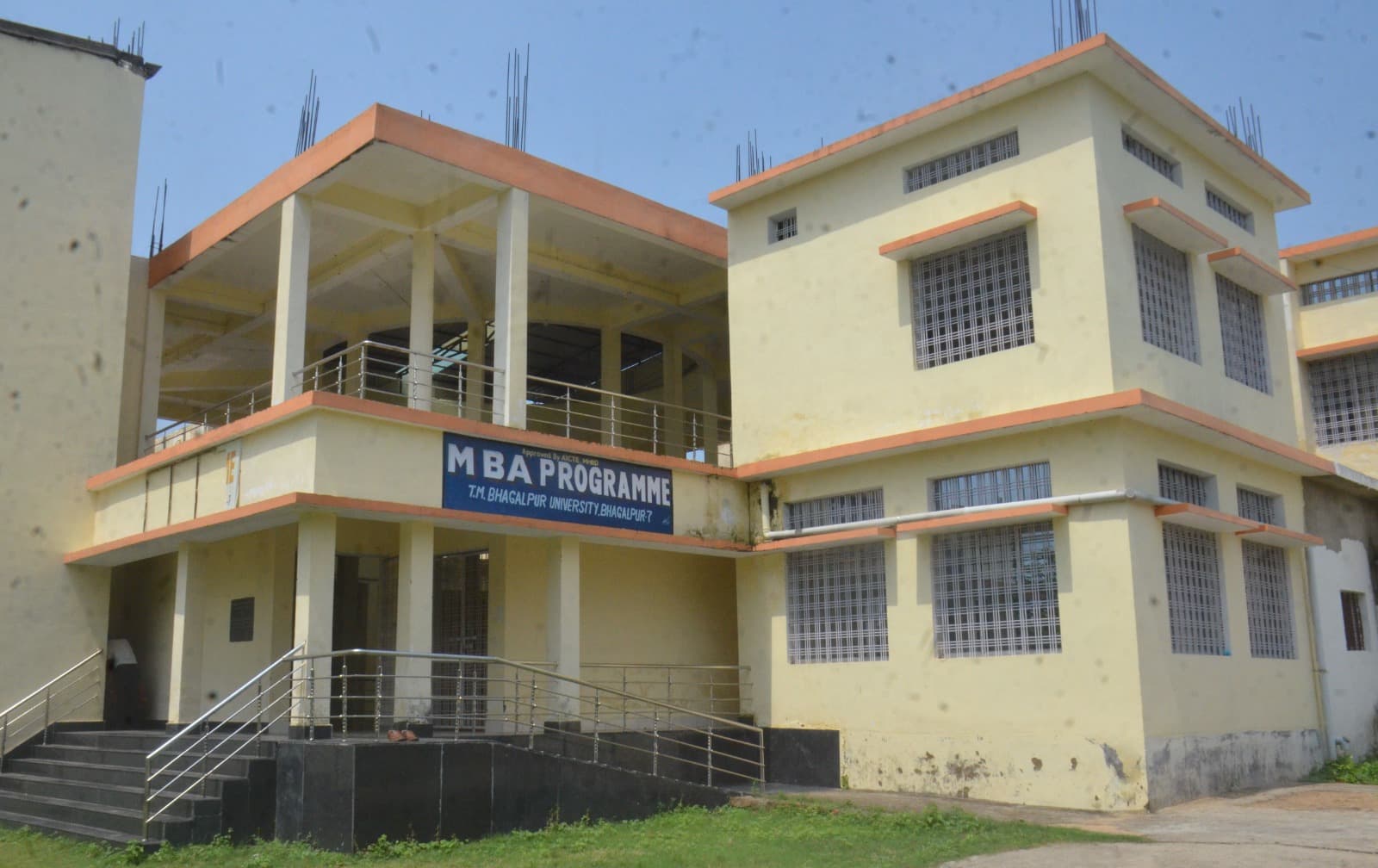 प्रभारी कुलपति ने रिपोर्ट पर दिये सकारात्मक आदेश , विभाग में पड़ी है फाइल, मानदेय को तरस रहे कर्मी