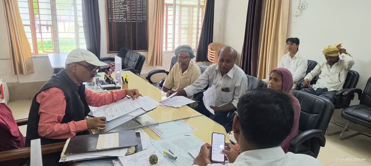 जनसुनवाई प्रशासन व आमलोगों के बीच संवाद स्थापित करने का है प्रभावी माध्यम- अपर समाहर्ता