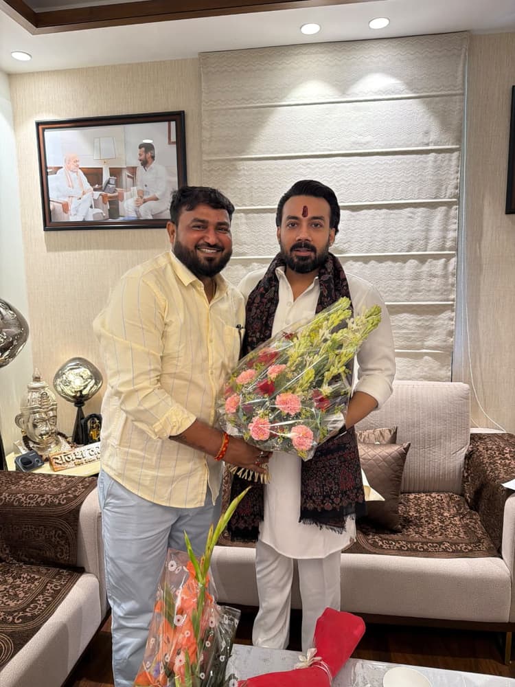ट्रैफिक व्यवस्था मजबूत करने की मांग को लेकर सामाजिक कार्यकर्ता ने सांसद से की मुलाकात
