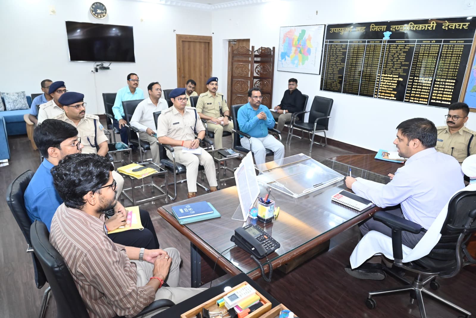 Deoghar News : चौकीदार भर्ती प्रक्रिया में आरएफआइडी तकनीक से होगी पूरी पारदर्शिता : डीसी