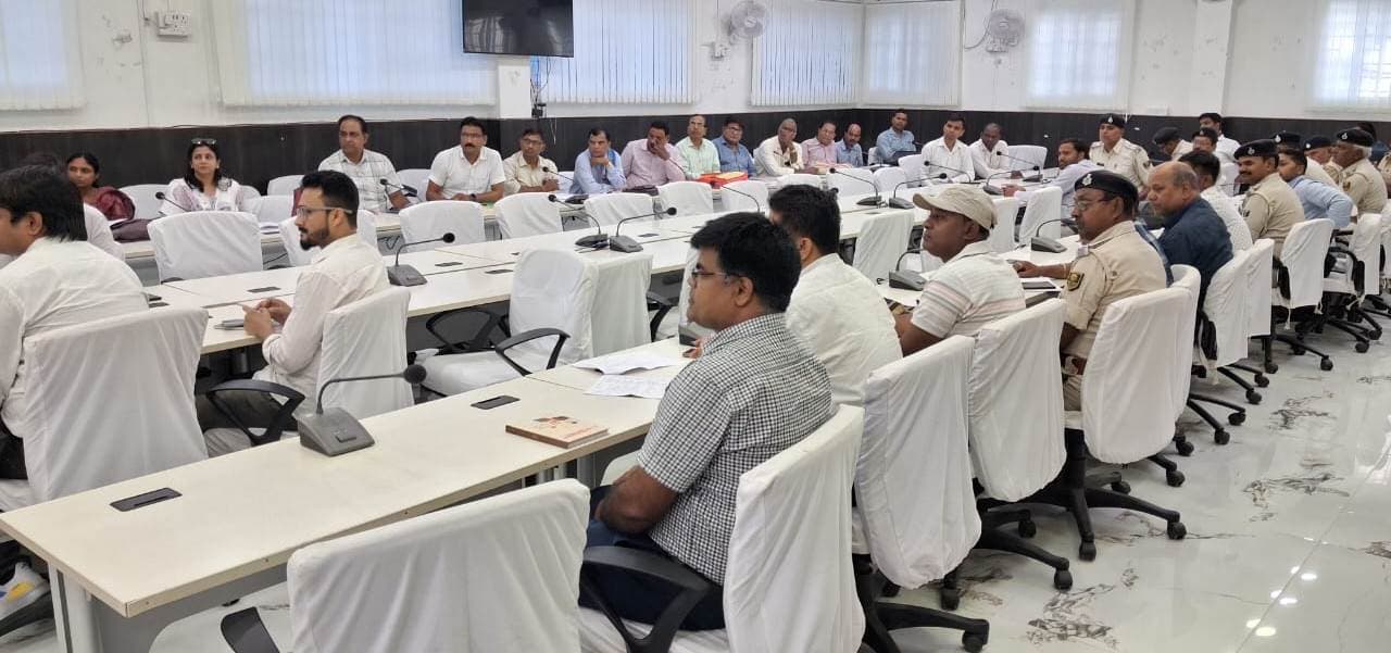 सिपाही भर्ती परीक्षा को लेकर डीएम ने की ब्रिफिंग, दिये निर्देश