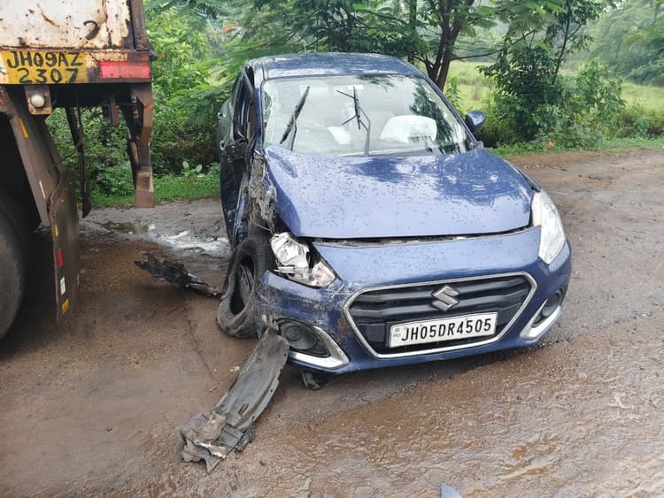Bokaro News : पिंड्राजोरा में बस और कार की टक्कर