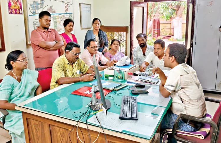 Rourkela News: बंडामुंडा दैनिक सब्जी बाजार में लगे डस्टबिन, शौचालय और शेड की भी व्यवस्था हो : भाजपा