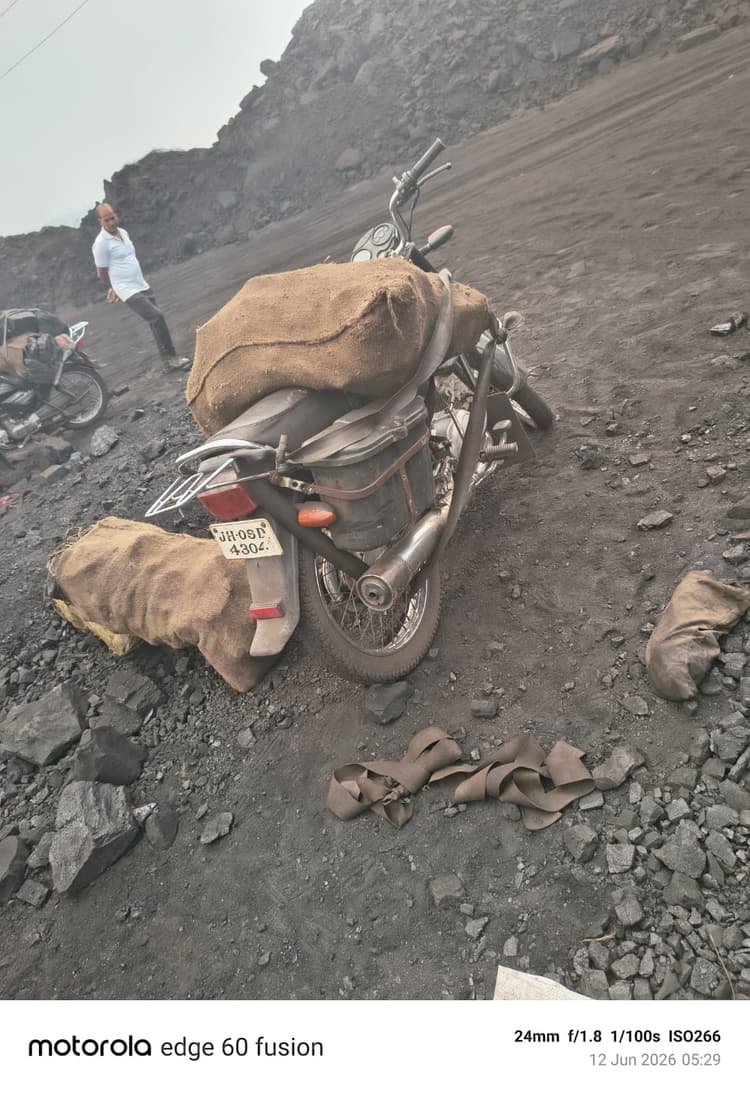 Bokaro News : अवैध कोयला लदी 10 मोटरसाइकिलें जब्त