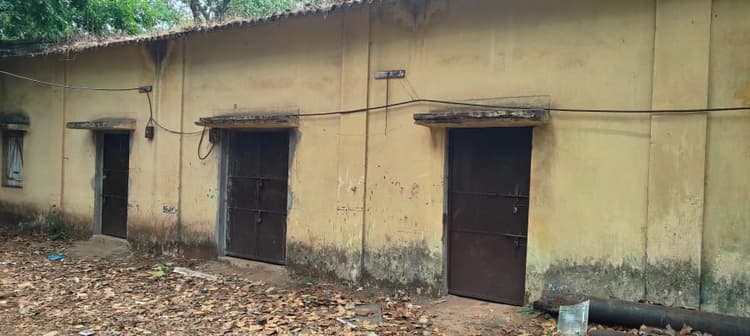 मेंटेनेंस सिविल ऑफिस के तीन स्टोर रूम का ताला तोड़ 30 हजार के उपकरण उड़ाये