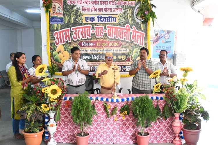 उत्कृष्ट आम का प्रदर्शन करने वाले किसान हुए सम्मानित