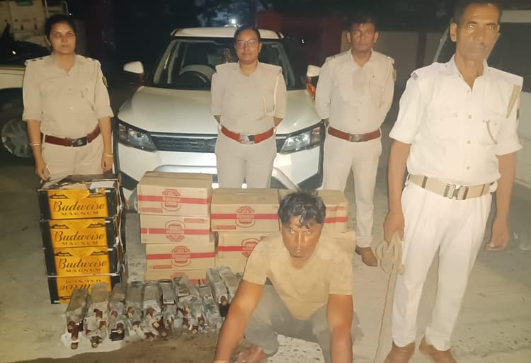 पिकअप से 198 लीटर विदेशी शराब जब्त