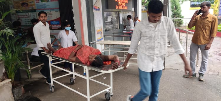 Giridih News :वज्रपात से चार महिलाएं घायल, तीन गंभीर