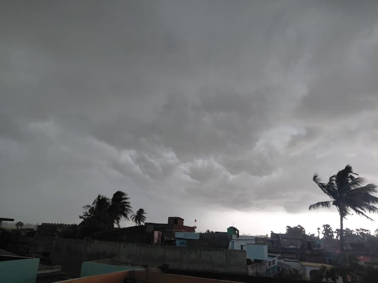 मौसम का मिजाज बदला, उमस भरी गर्मी से राहत नहीं