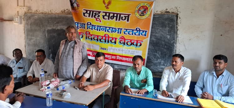 Giridih News :समाज के जरूरतमंदों की मदद प्राथमिकता : उमाचरण साहू
