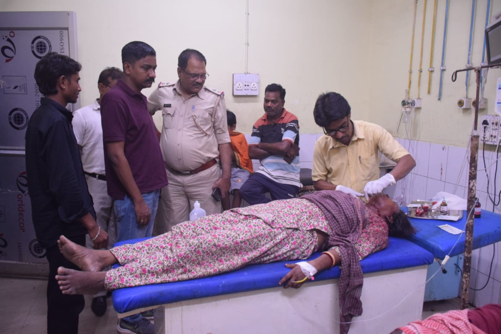 Dhanbad News: मैरिज हॉल में काम कर रही पत्नी का पति ने रेता गला, गंभीर