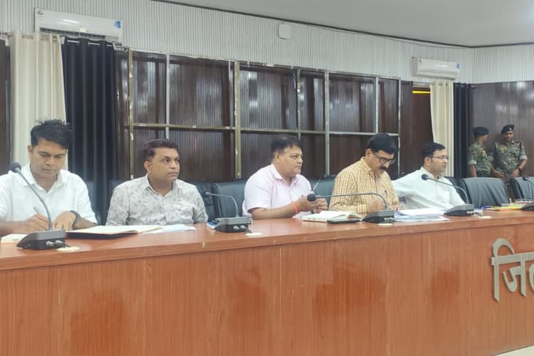 लक्ष्य के अनुरूप काम नहीं हुआ तो होगी कार्रवाई, स्वास्थ्य अधिकारियों को बांका डीएम की सख्त चेतावनी