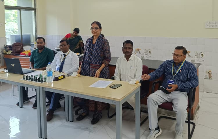 Lic chess: हिमांशु चक्रवर्ती शीर्ष पर