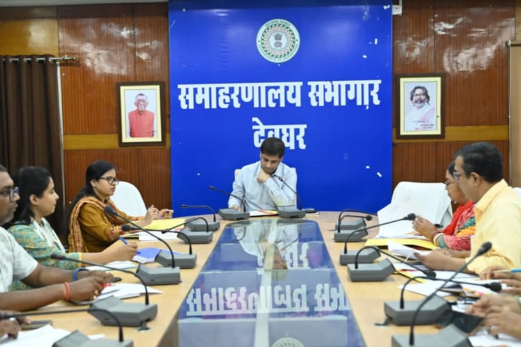 जिला बाल संरक्षण इकाई की व्यवस्था में लायें सुधार , रिक्त पदों पर जल्द हो बहाली : डीसी