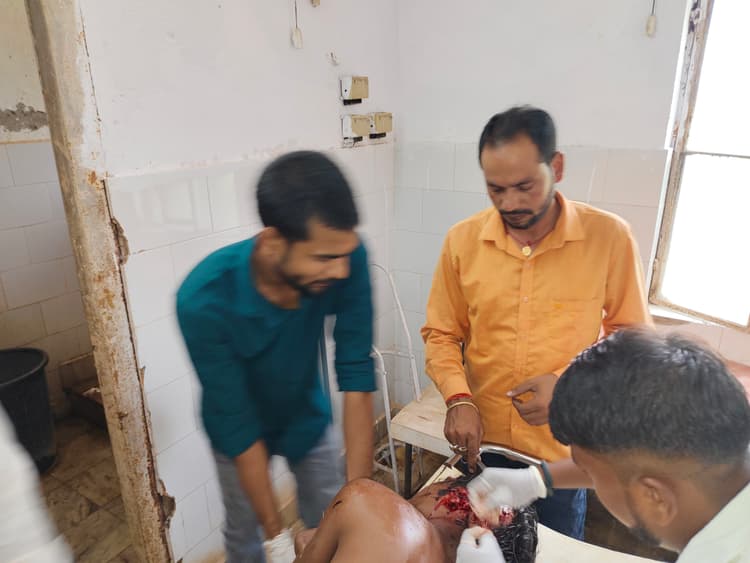 पारिवारिक विवाद में पिता ने पुत्र पर गैंता से हमला, युवक गंभीर रूप से घायल