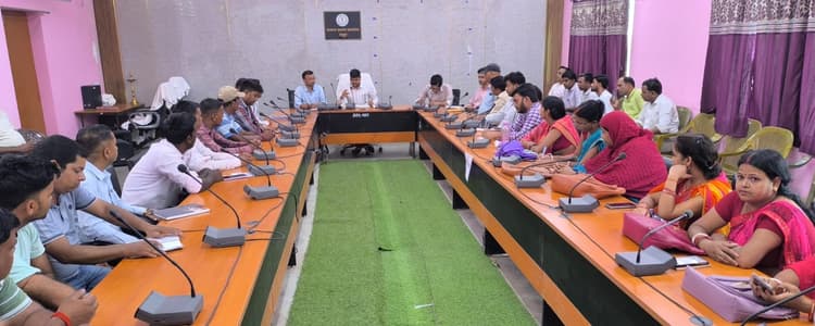 विकास कार्यों में तेजी लायें पंचायत सहायक: बीडीओ