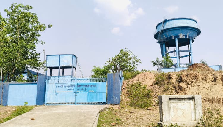Giridih News :बहेरवाबांक की पानी टंकी दो माह से बंद, चुआं का पानी बना सहारा