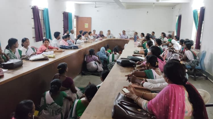 पल्स पोलियो अभियान की सफलता को लेकर स्वास्थ्यकर्मियों को दिया गया प्रशिक्षण