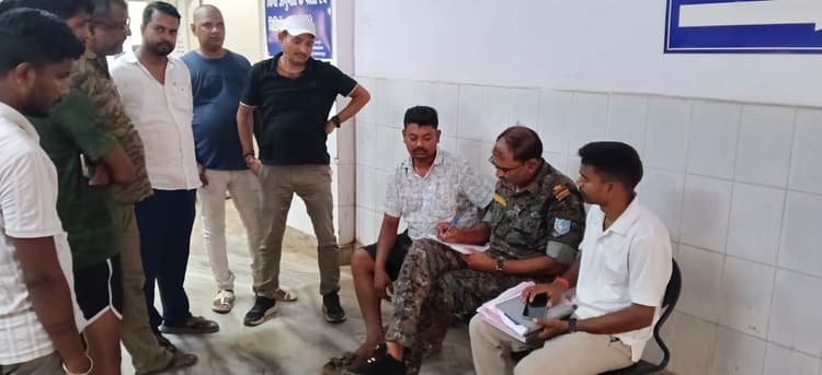 घर में घुसकर दंपती पर जानलेवा हमला, वृद्ध की मौत
