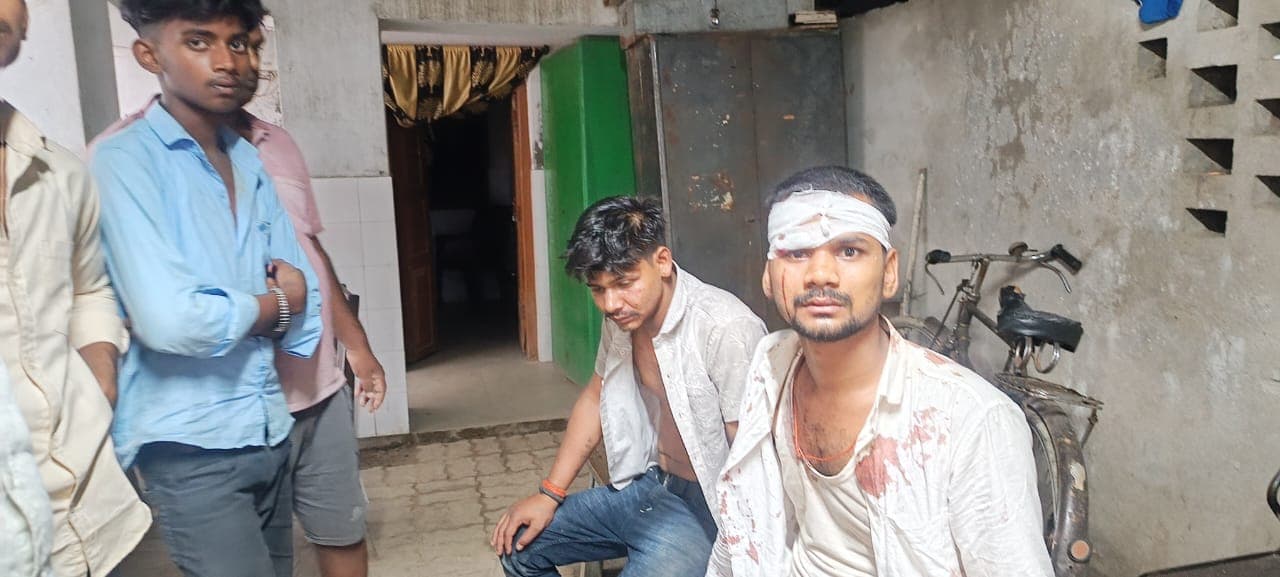 वैशाली में बारात आई स्कॉर्पियो की लूट, दूल्हे के पास रखे डेढ़ लाख के गहने भी ले गए बदमाश वैशाली में बारात आई स्कॉर्पियो की लूट, दूल्हे के पास रखे डेढ़ लाख के गहने भी ले गए बदमाश