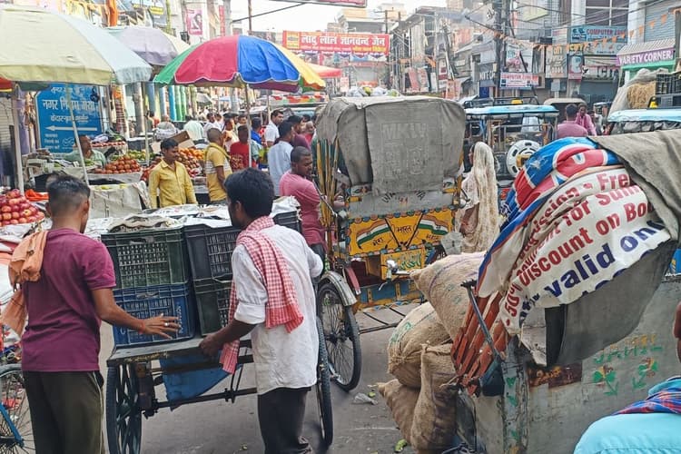 गया जी शहर के जीबी रोड पर सब्जी-फल दुकानें लगने से परेशानी बढ़ी, आधे किमी जाने में लगते हैं 45 मिनट