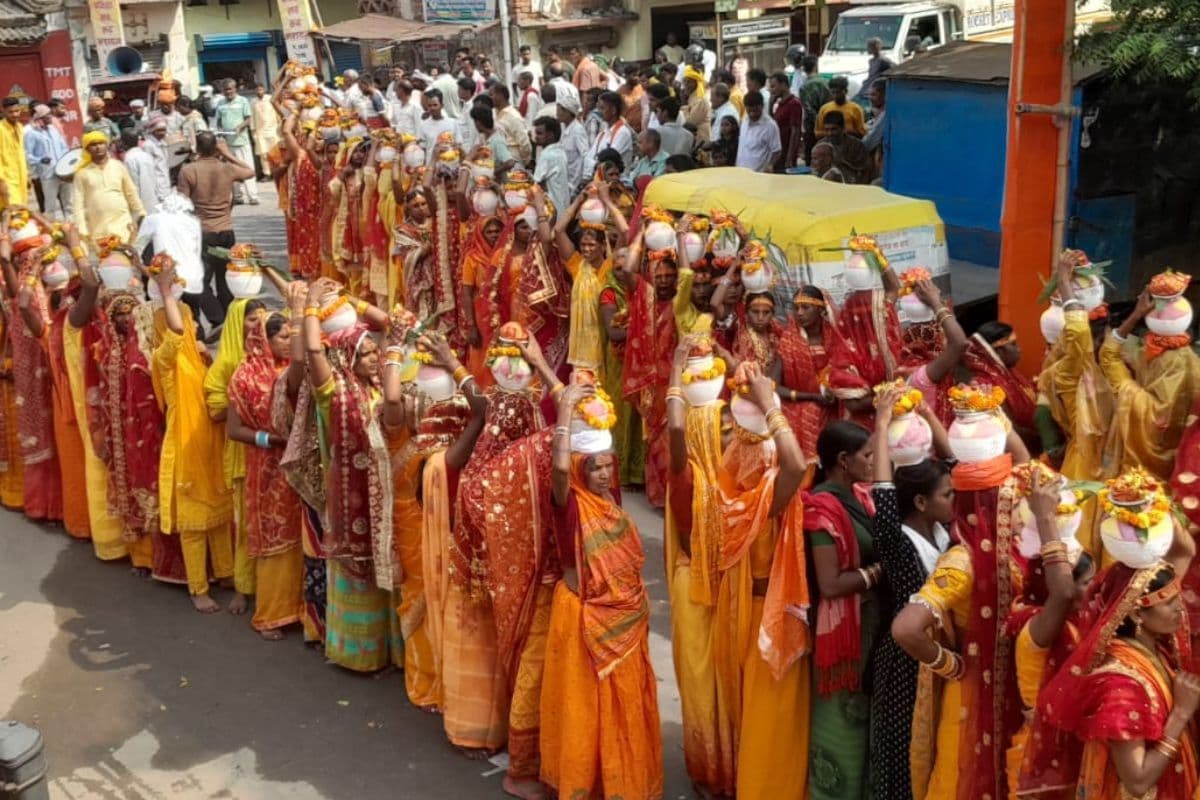 गयाजी में हजारों श्रद्धालुओं के साथ निकली भव्य कलश यात्रा, हर-हर महादेव के जयघोष से गूंजा इलाका