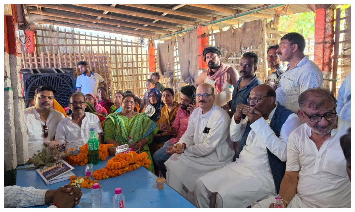 मुजफ्फरपुर: घिरनी पोखर के दुकानदारों को राहत, पूर्व विधायक विजेंद्र चौधरी बोले- दुकानें छोटी हो सकती हैं लेकिन उजड़ने नहीं देंगे