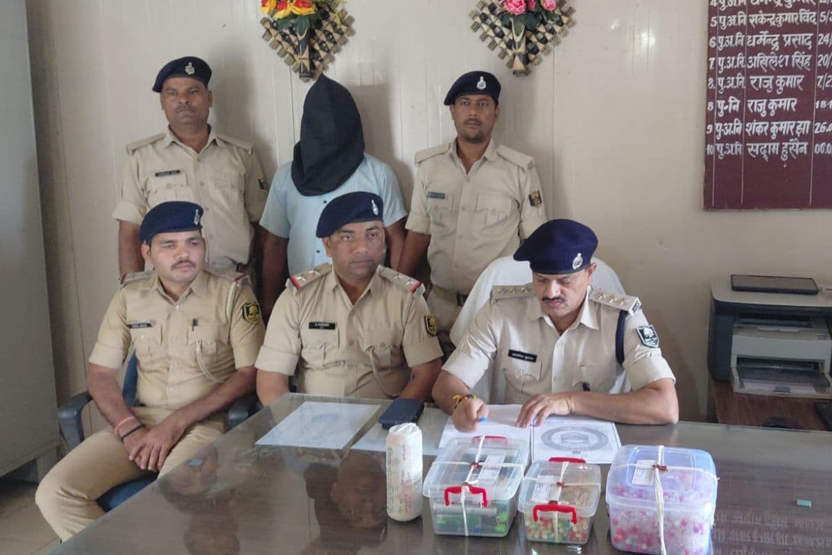 पटना में नशे का बड़ा नेटवर्क ध्वस्त, 165 ग्राम स्मैक और शराब के साथ तस्कर गिरफ्तार