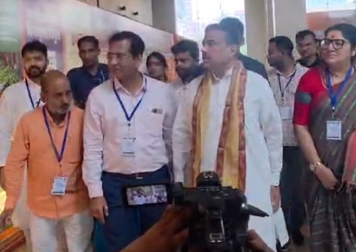 टाटा मोटर्स को फिर बंगाल लायेंगे शुभेंदु अधिकारी, मोदी को बताया परंपराओं के साथ विकास करनेवाला पीएम