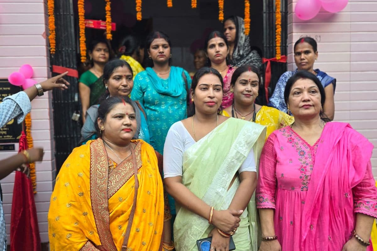 हाजीपुर में महिलाओं की सुविधा के लिए बने आधुनिक पिंक टॉयलेट का हुआ उद्घाटन