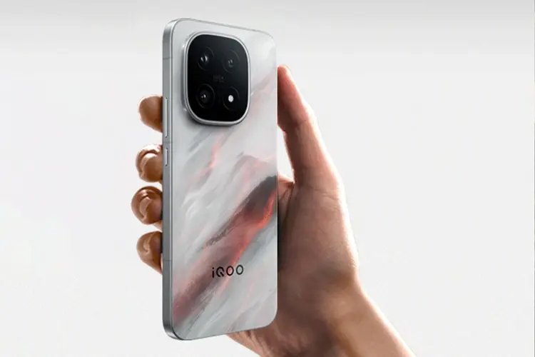 iQOO 15, 15R और Neo 10 फिर हुए महंगे, 2 हफ्ते में दूसरी बार कंपनी ने बढ़ा दिए दाम