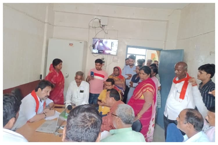 बेतिया: नवजात सौंपने के लिए मांगे पैसे! योगापट्टी सीएचसी में विधायक के निरीक्षण से मचा हड़कंप