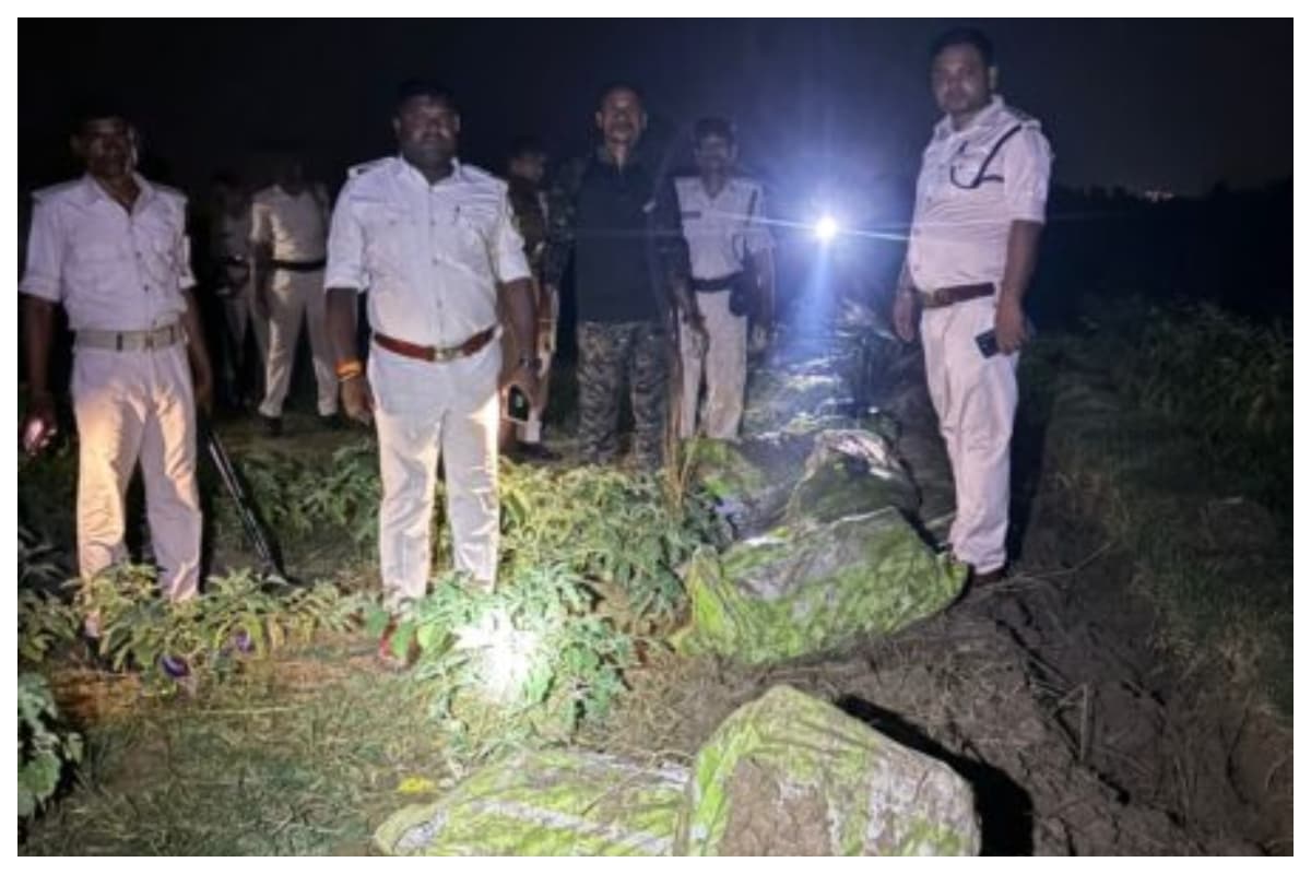 Jhanjharpur News: झंझारपुर में 81 कार्टन विदेशी और नेपाली शराब जब्त, एक तस्कर गिरफ्तार