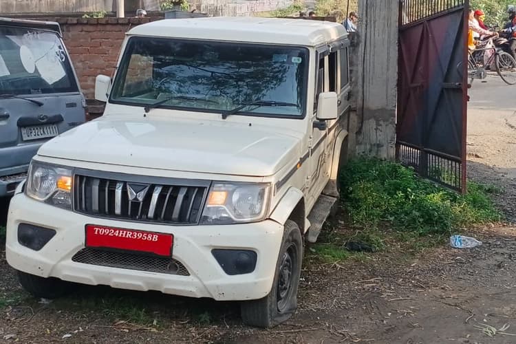 कैमूर में संदिग्ध हालात में मिली बोलेरो, पुलिस ने कब्जे में लेकर शुरू की जांच
