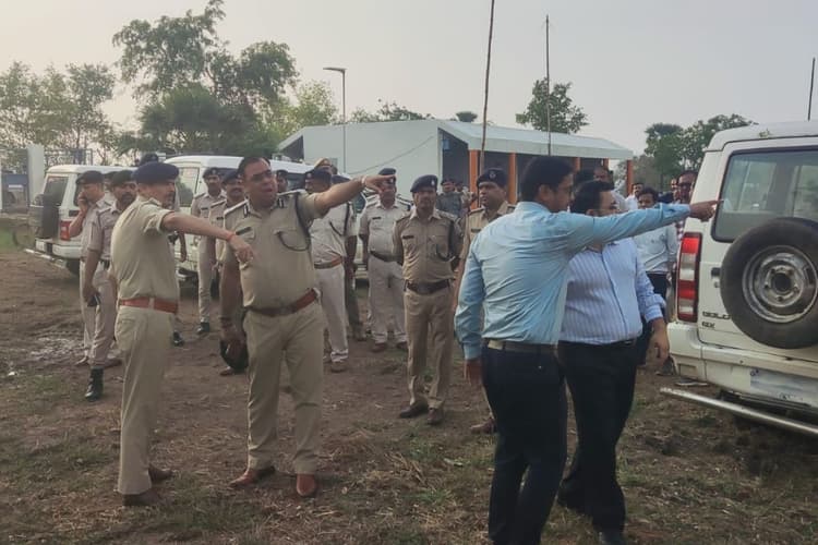 कैमूर में CM सम्राट चौधरी के दौरे से पहले मुंडेश्वरी धाम पहुंचे DIG, सुरक्षा तैयारियों का लिया जायजा