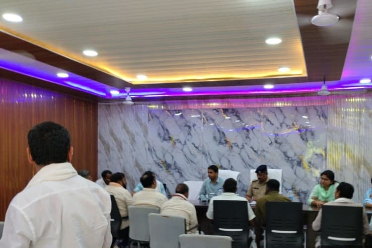 कैमूर में सीएम सम्राट चौधरी के मुंडेश्वरी मंदिर दौरे से पहले प्रशासन अलर्ट, तैयारियों को लेकर हुई अहम बैठक