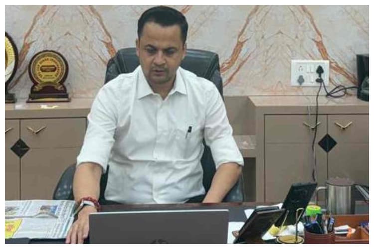 मधुबनी: जल एवं स्वच्छता योजना की समीक्षा, लापरवाही पर एजेंसी को चेतावनी