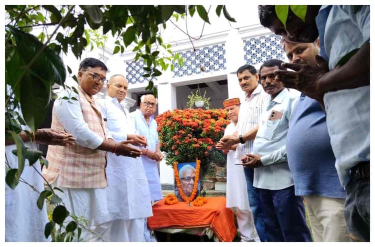Madhubani News: पूर्व मुख्यमंत्री डॉ. जगन्नाथ मिश्र की जयंती पर याद किए गए उनके विकास कार्य, श्रद्धांजलि सभा आयोजित