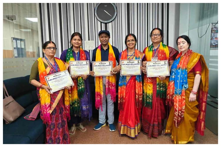 रामप्रसाद बिस्मिल जयंती पर पटना में सजा कवयित्री सम्मेलन, मधुबनी की रचनाकारों को मिला सम्मान