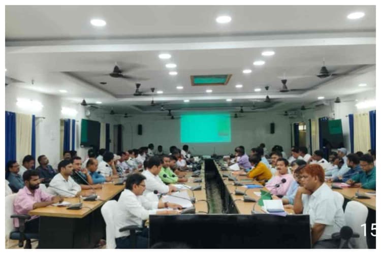 मधुबनी: स्वास्थ्य सेवाओं में लापरवाही बर्दाश्त नहीं, डीएम आनंद शर्मा सख्त
