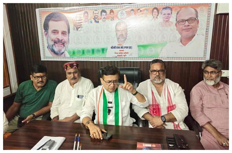 पेपर लीक से परेशान युवाओं की आवाज उठाएंगे राहुल गांधी, मधुबनी में कांग्रेस नेताओं की प्रेस कॉन्फ्रेंस
