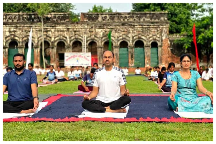 राजनगर में अंतरराष्ट्रीय योग दिवस पर एसएसबी कैंप में हुआ योगाभ्यास, लोगों को किया गया जागरूक