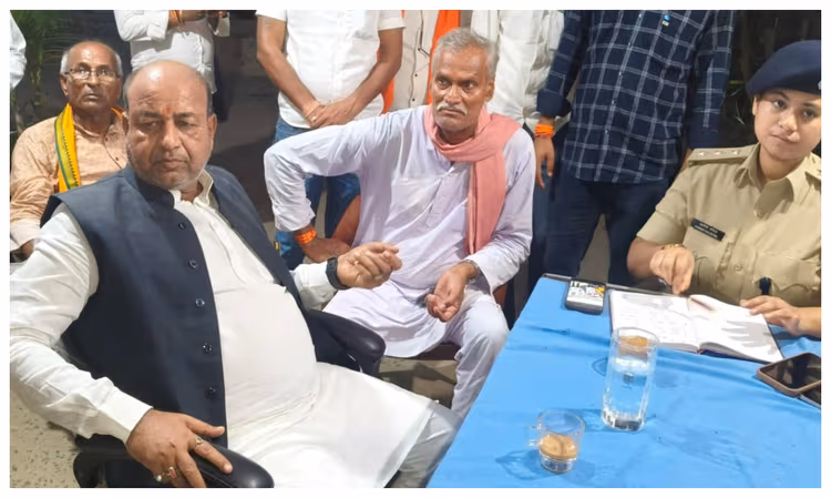 पीड़ित परिवार से मिलने गए मंत्री अरुण शंकर प्रसाद पर जानलेवा हमला, बाल-बाल बचे
