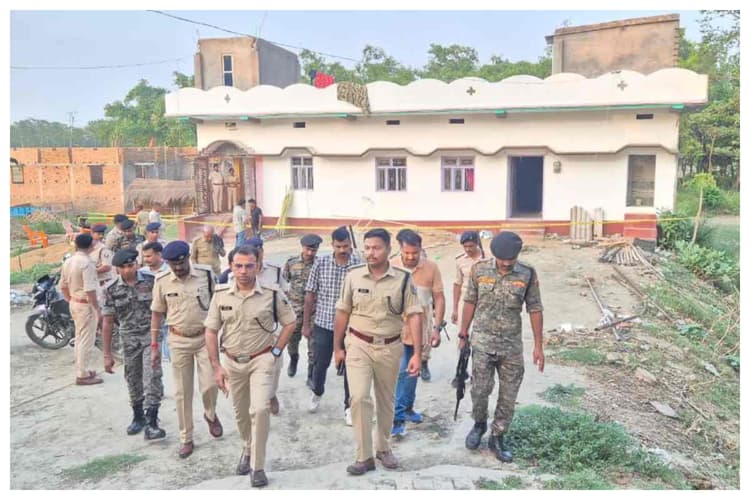 मोतिहारी: अफीम तस्करी नेटवर्क का भंडाफोड़, पूर्व पंचायत समिति सदस्य समेत आठ गिरफ्तार
