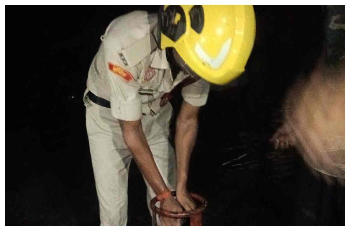 सिलेंडर में आग लगने से हड़कंप, फायरकर्मियों की सूझबूझ से टला बड़ा हादसा