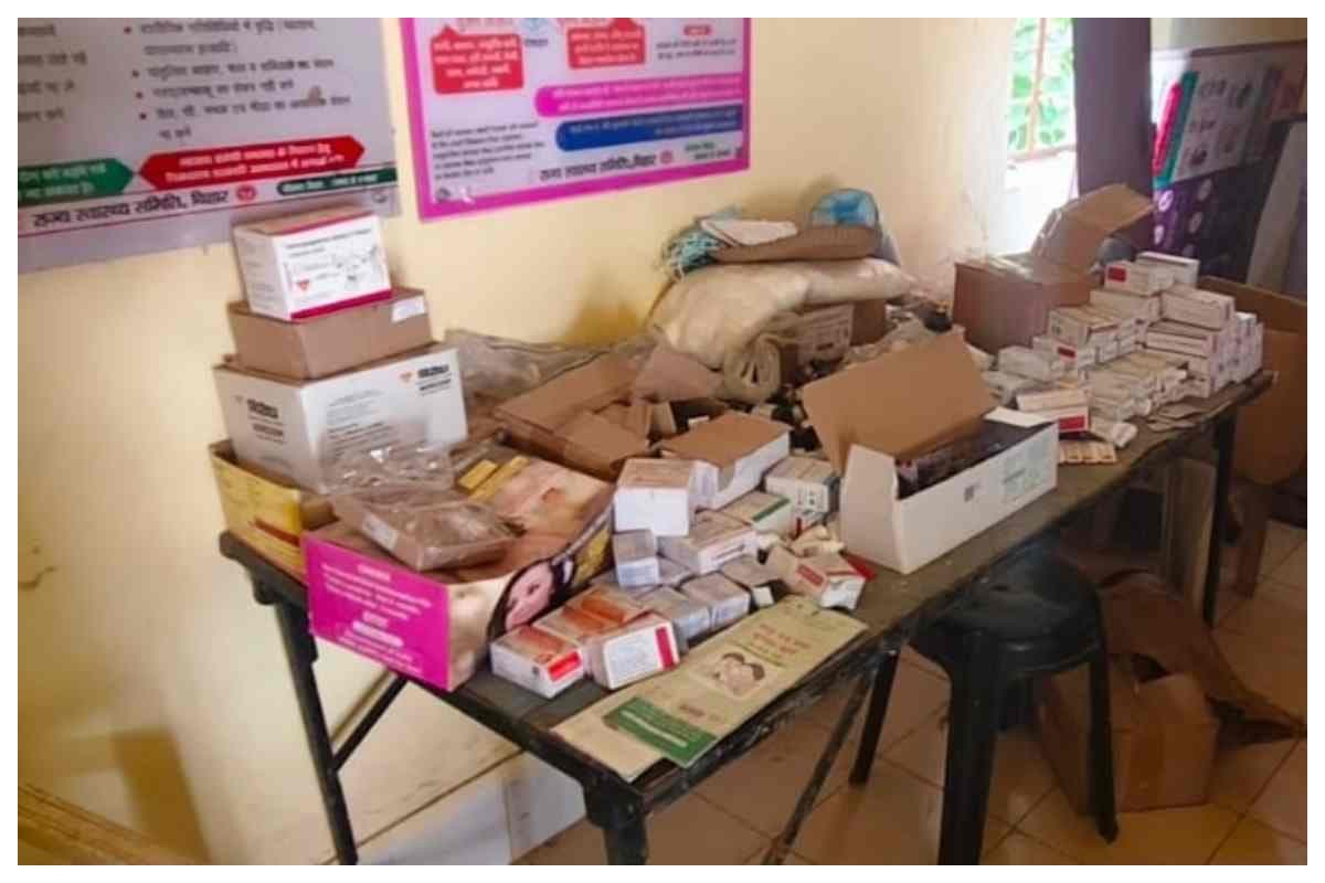 सदर पीएचसी में मचा हड़कंप, पांच माह में एक्सपायर होने वाली दवाएं बांट रहे वेलनेस सेंटर