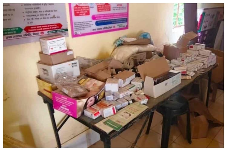 सदर पीएचसी में मचा हड़कंप, पांच माह में एक्सपायर होने वाली दवाएं बांट रहे वेलनेस सेंटर