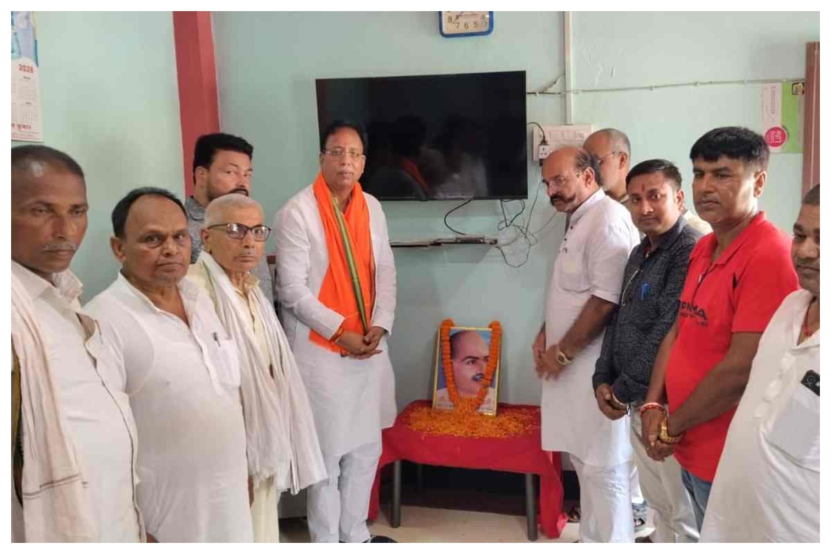 बलिदान दिवस पर डॉ. श्यामा प्रसाद मुखर्जी को श्रद्धांजलि, सांसद संजय जायसवाल ने किया नमन